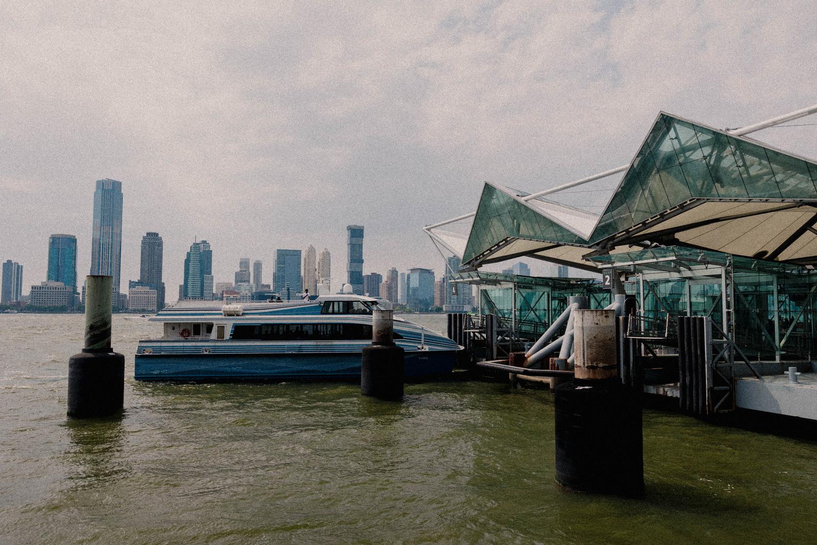 https://static.bandana.com/neighborhoods/Battery Park City/Battery Park-16.jpg