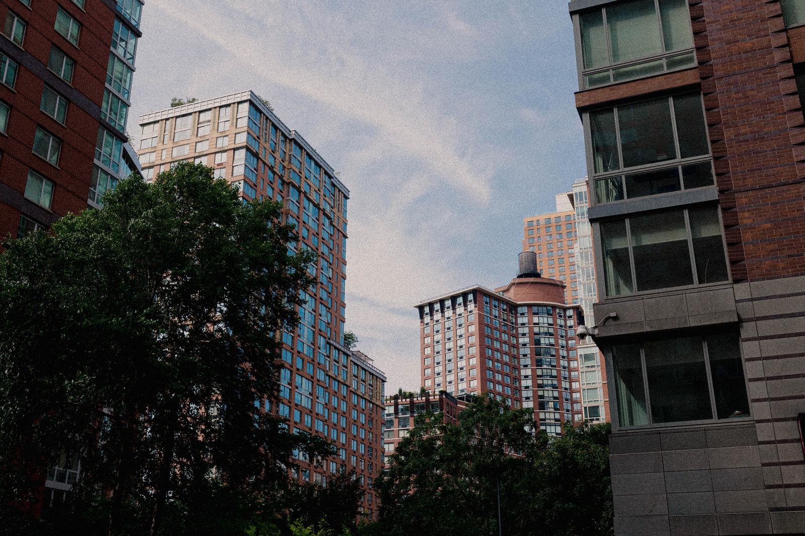 https://static.bandana.com/neighborhoods/Battery Park City/Battery Park-32.jpg