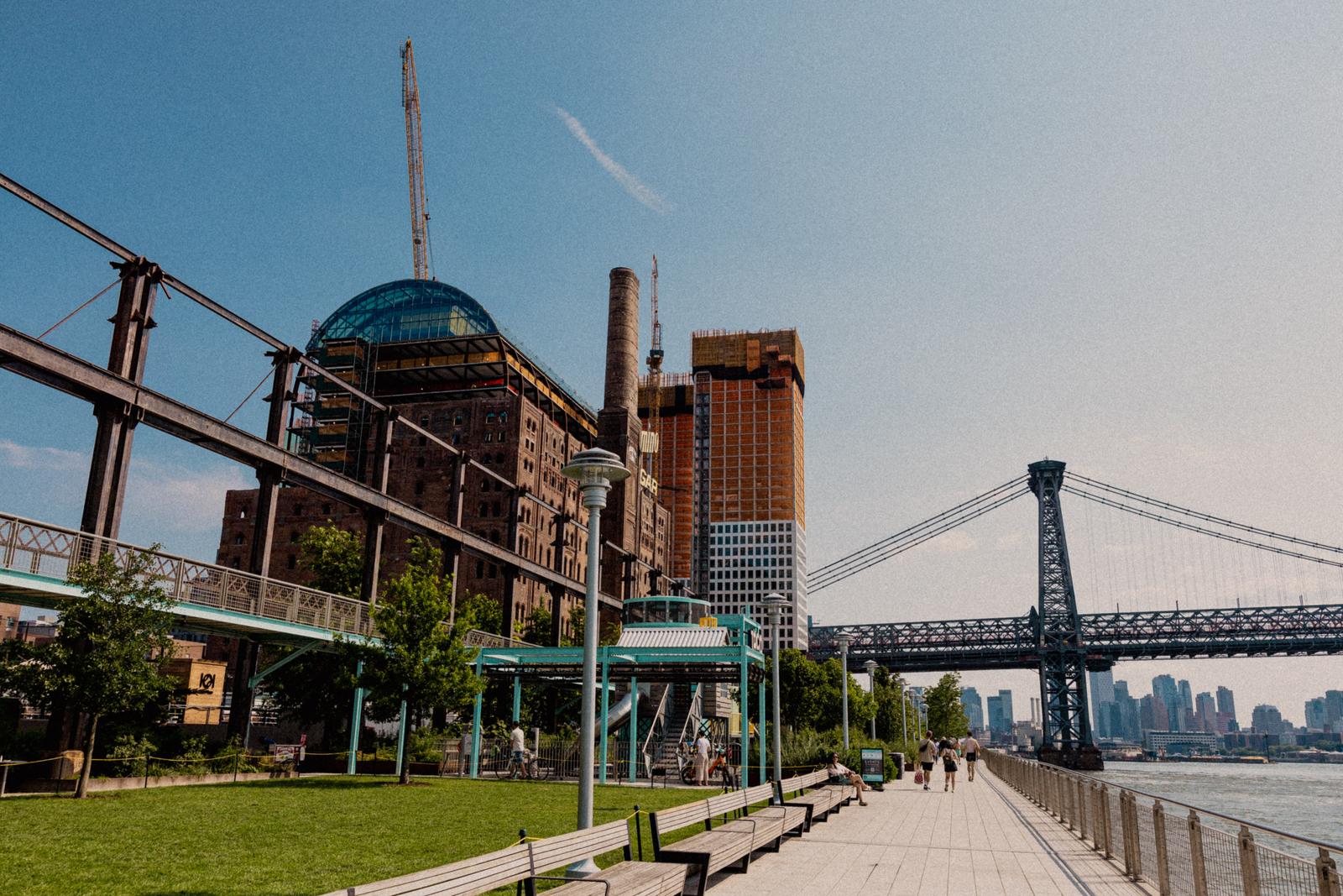 https://static.bandana.com/neighborhoods/Williamsburg/Williamsburg-6.jpg